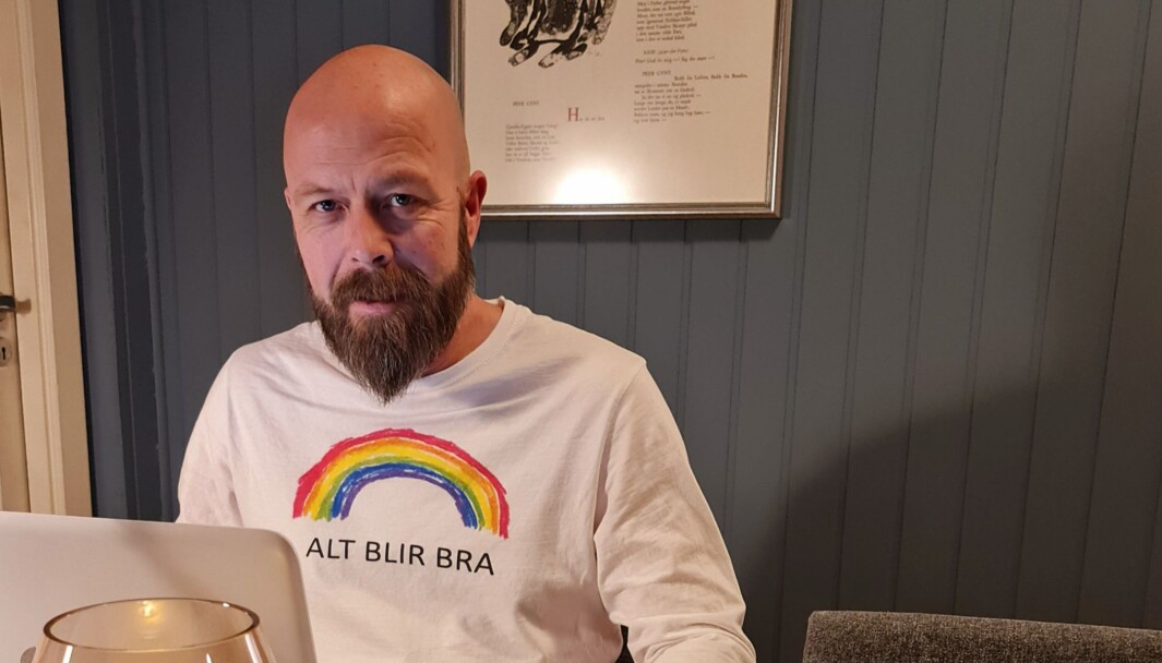 Barnehageassistent Terje Johansen bruker rundt tre timer daglig på å finne barnehager med dokumentert koronasmitte og legger det ut på facebook-side Barnehagehelter. Der hyller han også jobben barnehageansatte gjør under koronapandemien. Barnehageassistent Terje Johansen bruker rundt tre timer daglig på å finne barnehager med dokumentert koronasmitte og legger det ut på facebook-side Barnehagehelter. Der hyller han også jobben barnehageansatte gjør under koronapandemien.