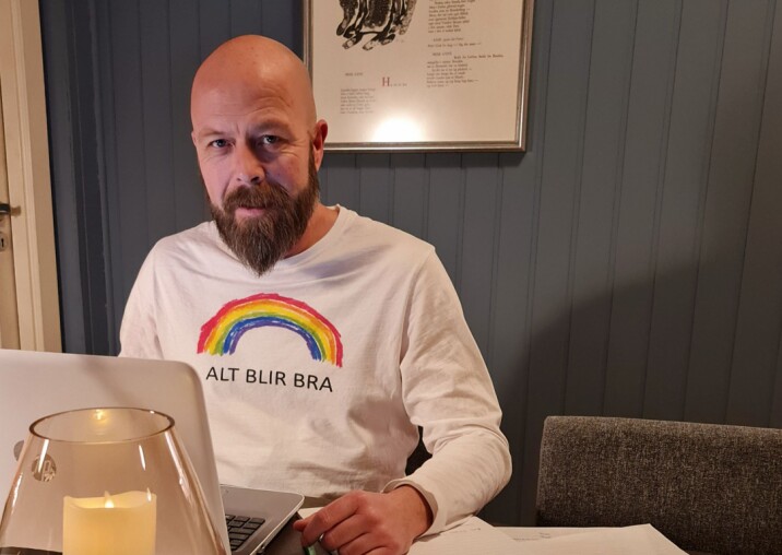 Barnehageassistent Terje Johansen bruker rundt tre timer daglig på å finne barnehager med dokumentert koronasmitte og legger det ut på facebook-side Barnehagehelter. Der hyller han også jobben barnehageansatte gjør under koronapandemien. Barnehageassistent Terje Johansen bruker rundt tre timer daglig på å finne barnehager med dokumentert koronasmitte og legger det ut på facebook-side Barnehagehelter. Der hyller han også jobben barnehageansatte gjør under koronapandemien.