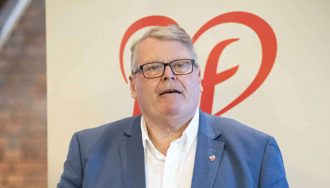 Parlamentarisk leder i Krf, Hans Fredrik Grøvan kaller Ap-forslaget for intolerant. Parlamentarisk leder i Krf, Hans Fredrik Grøvan kaller Ap-forslaget for intolerant.