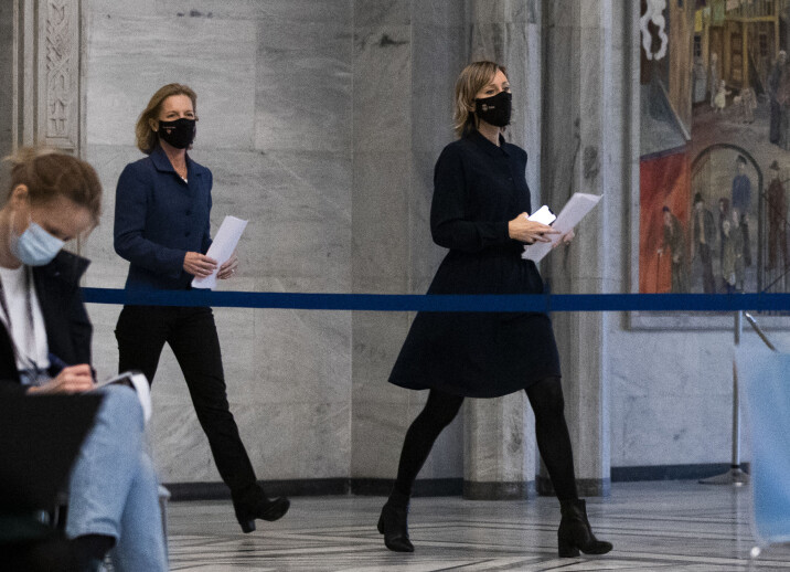 Høye lederlønninger og konsulentbruk er tema under dagens høring. Her er direktør i Utdanningsetaten, Marthe Gerhardsen og skolebyråd Inga Marte Thorkildsen på vei til pressekonferanse tidligere i høst. Høye lederlønninger og konsulentbruk er tema under dagens høring. Her er direktør i Utdanningsetaten, Marthe Gerhardsen og skolebyråd Inga Marte Thorkildsen på vei til pressekonferanse tidligere i høst.