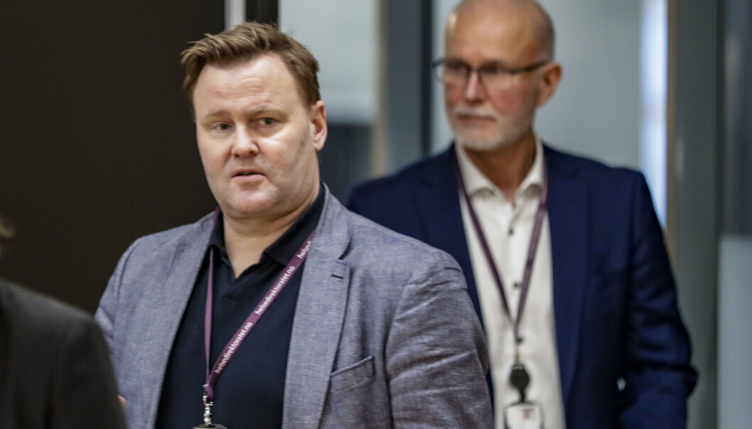 Assisterende helsedirektør Espen Rostrup Nakstad og helsedirektør Bjørn Guldvog ankommer pressekonferanse hos Helsedirektoratet etter at det er oppdaget utbrudd av den britiske mutasjonen av koronaviruset i Nordre Follo kommune. Assisterende helsedirektør Espen Rostrup Nakstad og helsedirektør Bjørn Guldvog ankommer pressekonferanse hos Helsedirektoratet etter at det er oppdaget utbrudd av den britiske mutasjonen av koronaviruset i Nordre Follo kommune.