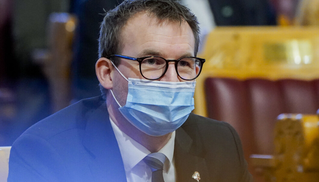 Barne- og familieminister Kjell Ingolf Ropstad (KrF) varsler lettelser i de ti nedstengte kommunene neste uke. Barne- og familieminister Kjell Ingolf Ropstad (KrF) varsler lettelser i de ti nedstengte kommunene neste uke.