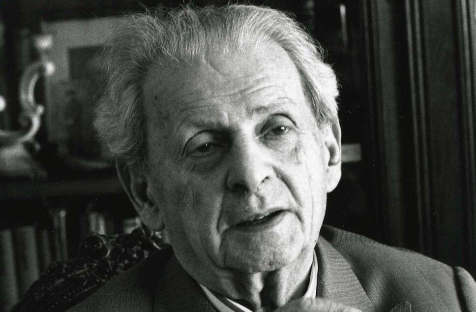 Artikkelen drøftar danning og historiemedvit i lys av Emmanuel Levinas sine etiske refleksjonar. Artikkelen drøftar danning og historiemedvit i lys av Emmanuel Levinas sine etiske refleksjonar.