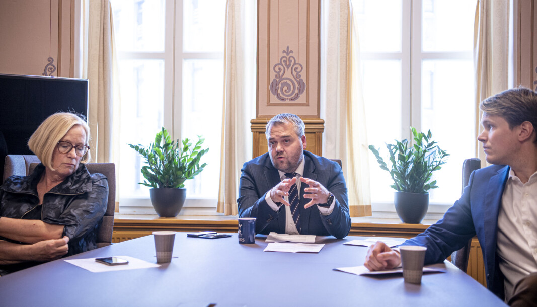 Torsdag var det høring i Storingets utdannings- og forskningskomité om tiltak mot lærermangel. Her ved komitemedlemmene Marit Arnstad (Sp), leder Roy Steffensen (Frp) og Torstein Tvedt Solberg (Ap). Torsdag var det høring i Storingets utdannings- og forskningskomité om tiltak mot lærermangel. Her ved komitemedlemmene Marit Arnstad (Sp), leder Roy Steffensen (Frp) og Torstein Tvedt Solberg (Ap).
