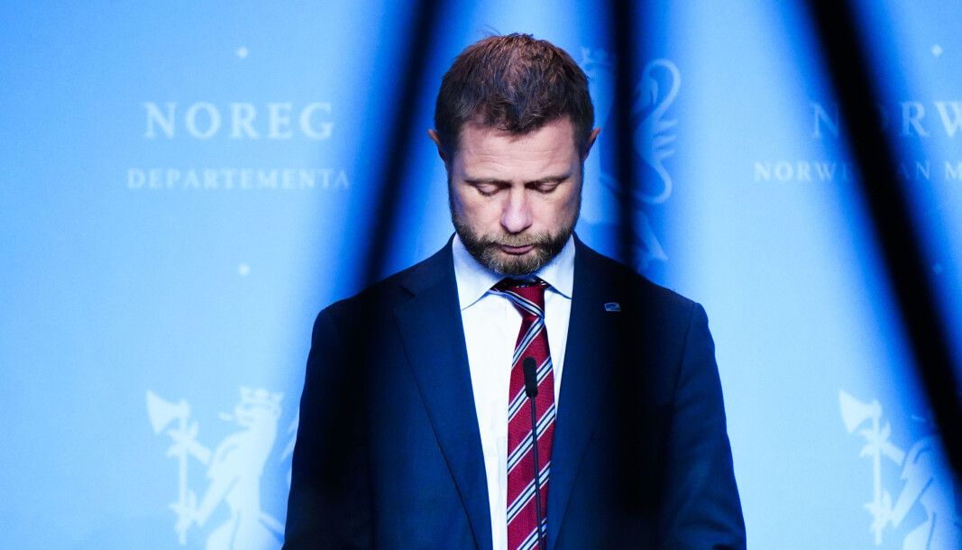 Helse- og omsorgsminister Bent Høie og regjeringen innfører strenge tiltak i Bergen og kommuner rundt. Helse- og omsorgsminister Bent Høie og regjeringen innfører strenge tiltak i Bergen og kommuner rundt.