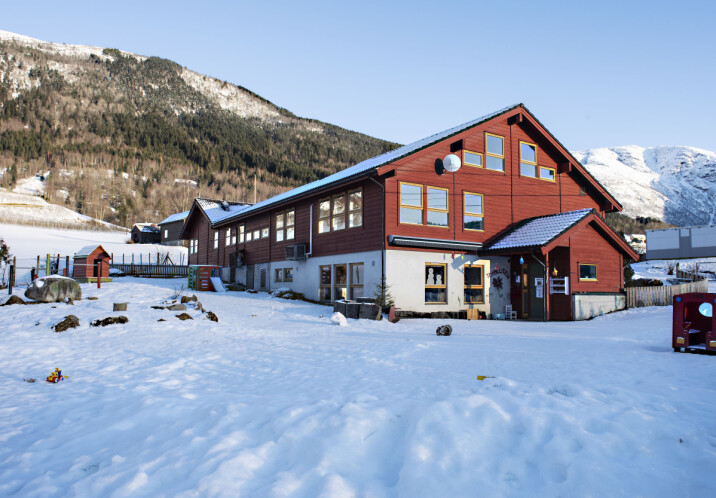Barnehagen i Ulvik. Smittetrykket i kommunen har økt kraftig de siste dagene.