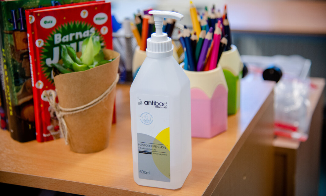 En britisk studie konkluderer med at åpne skoler for de minste elevene ikke spiller en stor rolle i spredningen av korona-viruset. En britisk studie konkluderer med at åpne skoler for de minste elevene ikke spiller en stor rolle i spredningen av korona-viruset.