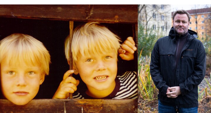 Assisterende helsedirektør Espen Rostrup Nakstad har daglig vært å se i media siden koronapandemien kom til Norge, og ville bare være ute å leke på førskolen. Han hadde et nært forhold til tvillingbroren Anders (t.v.), som døde i en helikopterulykke i 2014. Her leker de i en lekehytte, fem år gamle Assisterende helsedirektør Espen Rostrup Nakstad har daglig vært å se i media siden koronapandemien kom til Norge, og ville bare være ute å leke på førskolen. Han hadde et nært forhold til tvillingbroren Anders (t.v.), som døde i en helikopterulykke i 2014. Her leker de i en lekehytte, fem år gamle