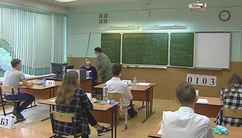 Medan lærarar over 65 år er i karantene, får studentar sleppe til i klasserommet under rettleiing av kvar sin mentor frå lærarutdanninga.