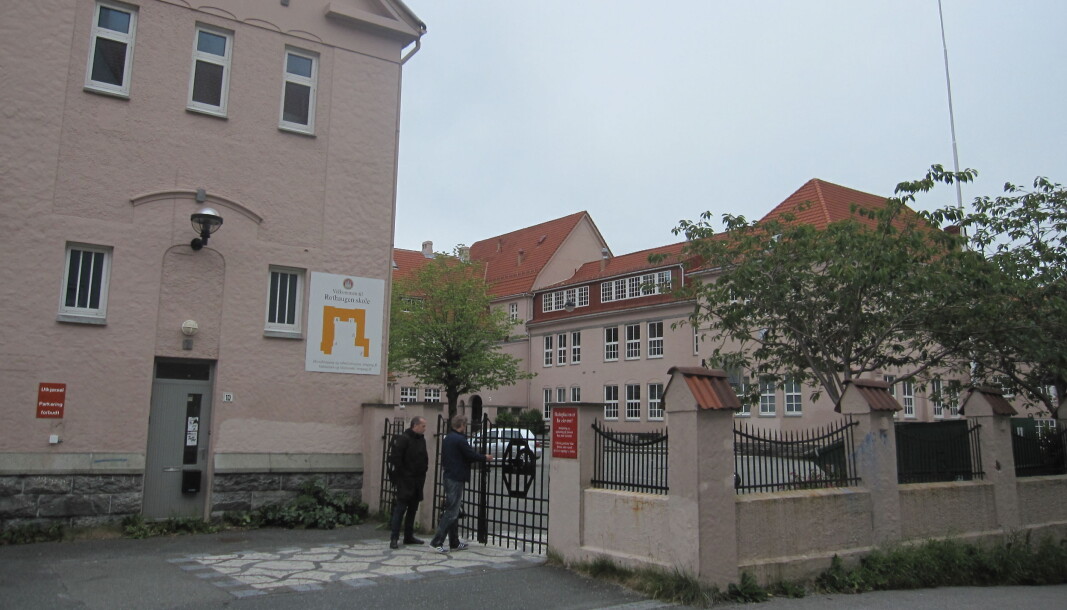 120 elever og 19 ansatte ved Rothaugen skole i Bergen er i karantene etter et smitteutbrudd. 120 elever og 19 ansatte ved Rothaugen skole i Bergen er i karantene etter et smitteutbrudd.