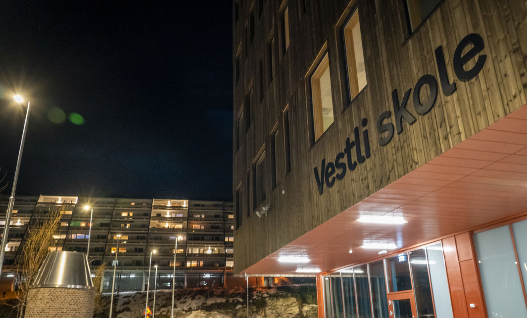 Vestli skole i Oslo stenges for fysisk undervisning fra fredag og i hele neste uke etter at det er påvist tilfeller av mutert virus på nesten samtlige trinn på skolen. Vestli skole i Oslo stenges for fysisk undervisning fra fredag og i hele neste uke etter at det er påvist tilfeller av mutert virus på nesten samtlige trinn på skolen.