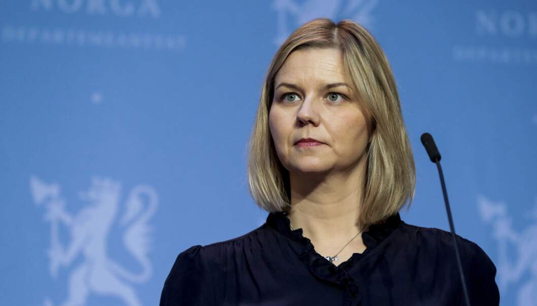 Kunnskaps- og integreringsminister Guri Melby vurderer å justere smitteverntiltakene i skoler og barnehager. Kunnskaps- og integreringsminister Guri Melby vurderer å justere smitteverntiltakene i skoler og barnehager.