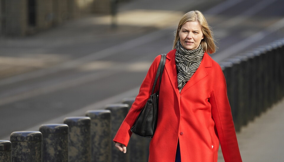 Kunnskaps- og integreringsminister Guri Melby (V) p spasertur i Oslos gater tirsdag formiddag.