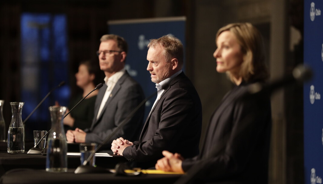 Byrådsleder Raymond Johansen, flankert av helsebyråd Robert Steen og skolebyråd Inga Marte Thorkildsen, orienterer om koronasituasjonen og hvilke tiltak som skal gjelde fremover i Oslo. Foto: Berit Roald / NTB Byrådsleder Raymond Johansen, flankert av helsebyråd Robert Steen og skolebyråd Inga Marte Thorkildsen, orienterer om koronasituasjonen og hvilke tiltak som skal gjelde fremover i Oslo. Foto: Berit Roald / NTB