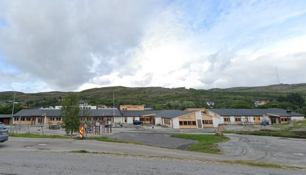 Rørvik skole og de andre skolene i Næræysund kommune er stengt til over påske. Rørvik skole og de andre skolene i Næræysund kommune er stengt til over påske.
