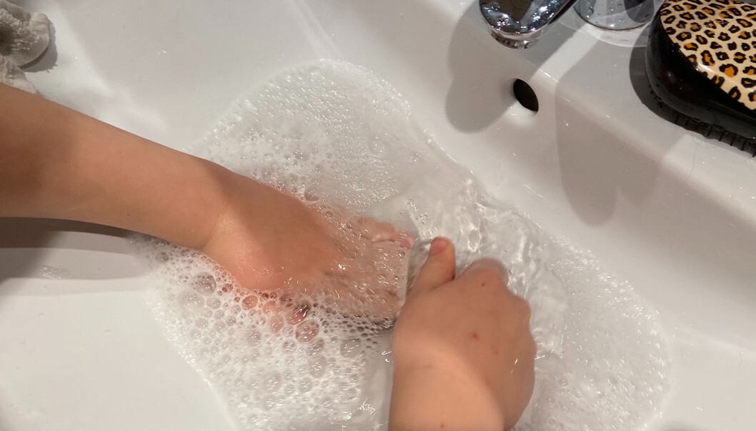 Lett tilgang på en håndvask eller håndsprit gjør at vi utfører håndhygiene hyppigere. Lett tilgang på en håndvask eller håndsprit gjør at vi utfører håndhygiene hyppigere.