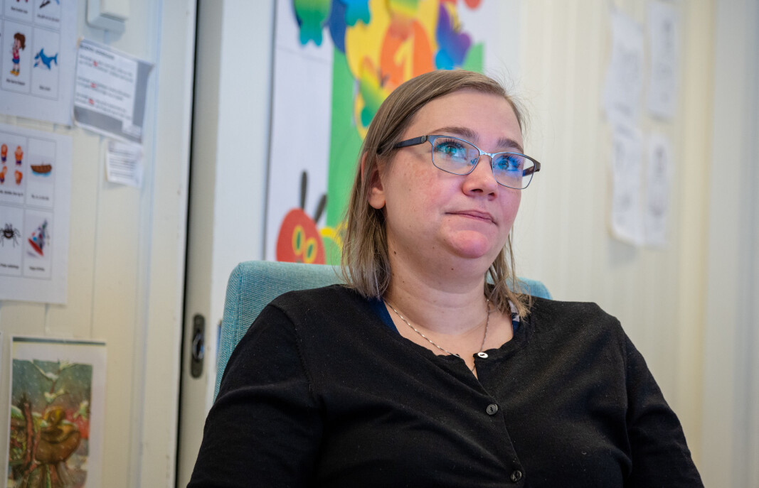 Barnehagestyrer Nina Dorans Brodtkorb tar seg en pust i bakken. Med ansvar for to barnehager må hun prioritere hardt hva hun har av tid for at arbeidshverdagen skal gå opp.. Barnehagestyrer Nina Dorans Brodtkorb tar seg en pust i bakken. Med ansvar for to barnehager må hun prioritere hardt hva hun har av tid for at arbeidshverdagen skal gå opp..