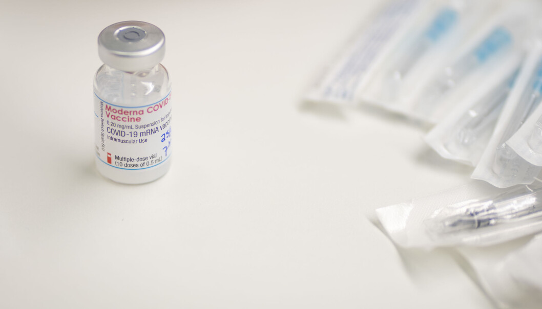 Lørenskog 20210325.
En dose med Moderna-vaksine på vaksinasjonspoliklinikken ved Bedriftshelsetjenesten på Ahus.
Foto: Heiko Junge / NTB Lørenskog 20210325.
En dose med Moderna-vaksine på vaksinasjonspoliklinikken ved Bedriftshelsetjenesten på Ahus.
Foto: Heiko Junge / NTB