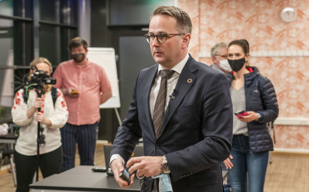 Riksmekler Mats Ruland ledet meklingen mellom NHO og LO. Partene er enige på overtid. Riksmekler Mats Ruland ledet meklingen mellom NHO og LO. Partene er enige på overtid.