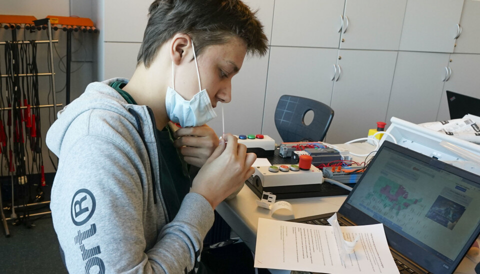 Elever på Kuben yrkesarena i Oslo startet torsdag opp med massetesting. De neste ukene skal samme system rulles ut på flere skoler i Oslo og andre steder i landet.