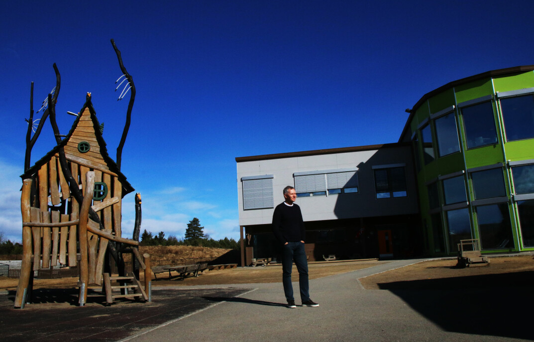 Hans Jacob Sundby leder milliardbedriften Læringsverkstedet. Her fotografert utenfor Læringsverkstedets kontorer på Jessheim i Akershus.