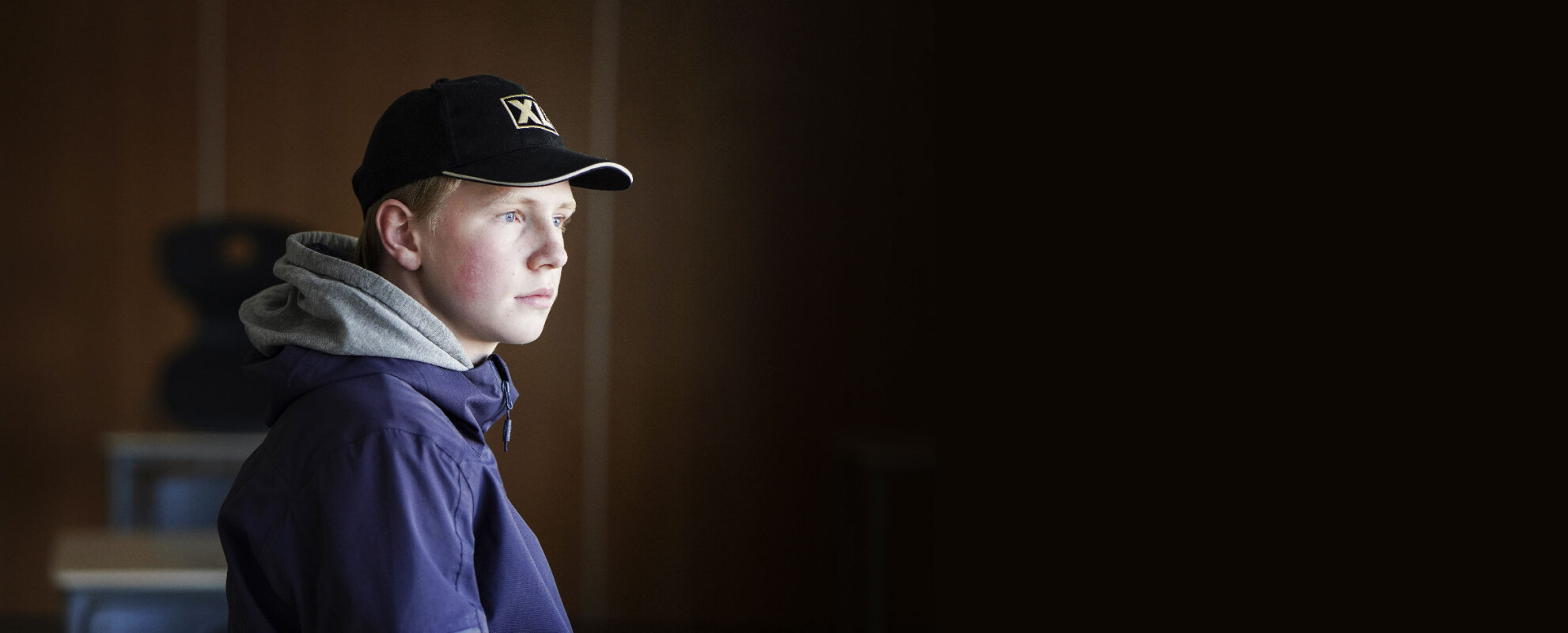 MOI 23.04.2021:
Øivind Baisgård er ungdomsskoleelev, flink faglig, men begynner å bli lite motivert for fagene.
Aller helst vil han ha mer praktisk undervisning, og få en smakebit på det å mekke. Det er den store lidenskapen hans, og i garasjen hjemme har han et eget verksted der han kan styre som han vil. Pappa Morgan kan ingenting om dette, men Øivind plukker opp ting fra andre.
Foto: Marie von Krogh MOI 23.04.2021:
Øivind Baisgård er ungdomsskoleelev, flink faglig, men begynner å bli lite motivert for fagene.
Aller helst vil han ha mer praktisk undervisning, og få en smakebit på det å mekke. Det er den store lidenskapen hans, og i garasjen hjemme har han et eget verksted der han kan styre som han vil. Pappa Morgan kan ingenting om dette, men Øivind plukker opp ting fra andre.
Foto: Marie von Krogh