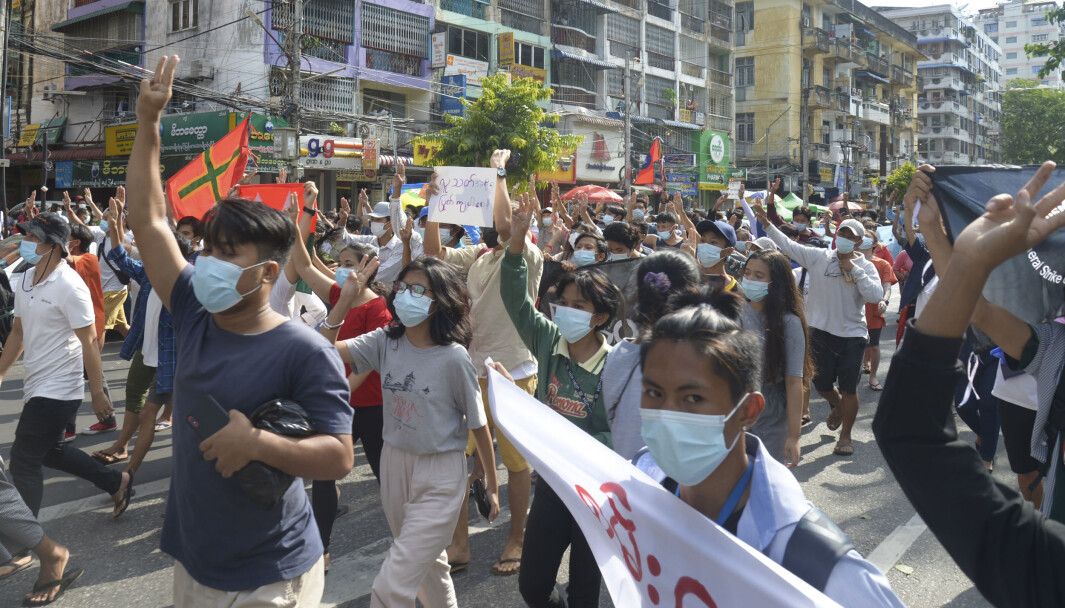 Demonstranter i Yangon protesterer mot militærjuntaen tidligere denne uka. Demonstranter i Yangon protesterer mot militærjuntaen tidligere denne uka.