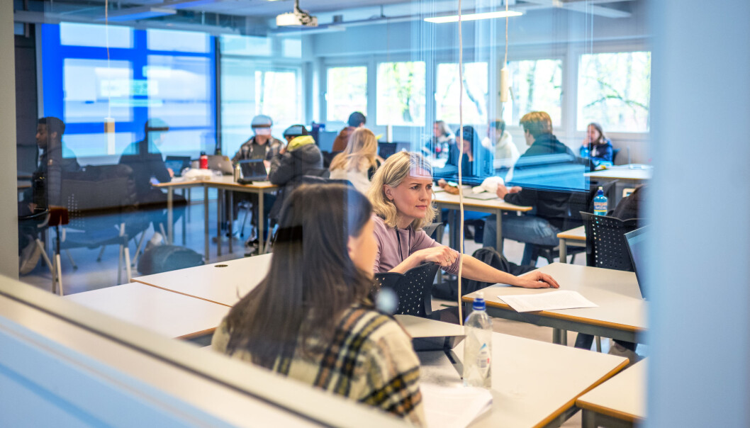 Elevene er i gang med et undervisnings-opplegg om 22. juli. Elevene er i gang med et undervisnings-opplegg om 22. juli.