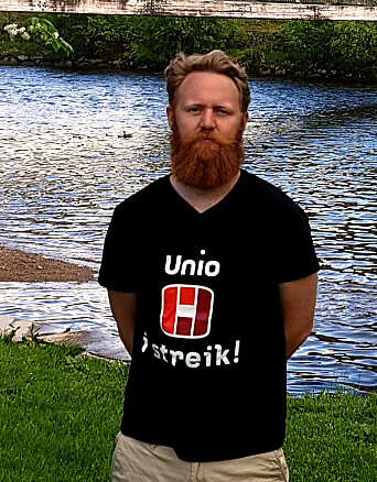– Når sjølv sindige lærarar går til noko så drastisk som streik, er det eit teikn på at noko ikkje er greitt, seier Jon Arild Halland, klubbleiar ved Hafstad vidaregåande skule. – Når sjølv sindige lærarar går til noko så drastisk som streik, er det eit teikn på at noko ikkje er greitt, seier Jon Arild Halland, klubbleiar ved Hafstad vidaregåande skule.