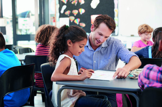 Elever med lese- og skrivevansker - Bør spesialundervisningen skje i eller utenfor klasserommet?