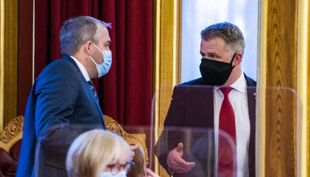 FrP-representantene Roy Steffensen (t.v.) og Per-Willy Amundsen under en spørretime i Stortinget. FrP-representantene Roy Steffensen (t.v.) og Per-Willy Amundsen under en spørretime i Stortinget.