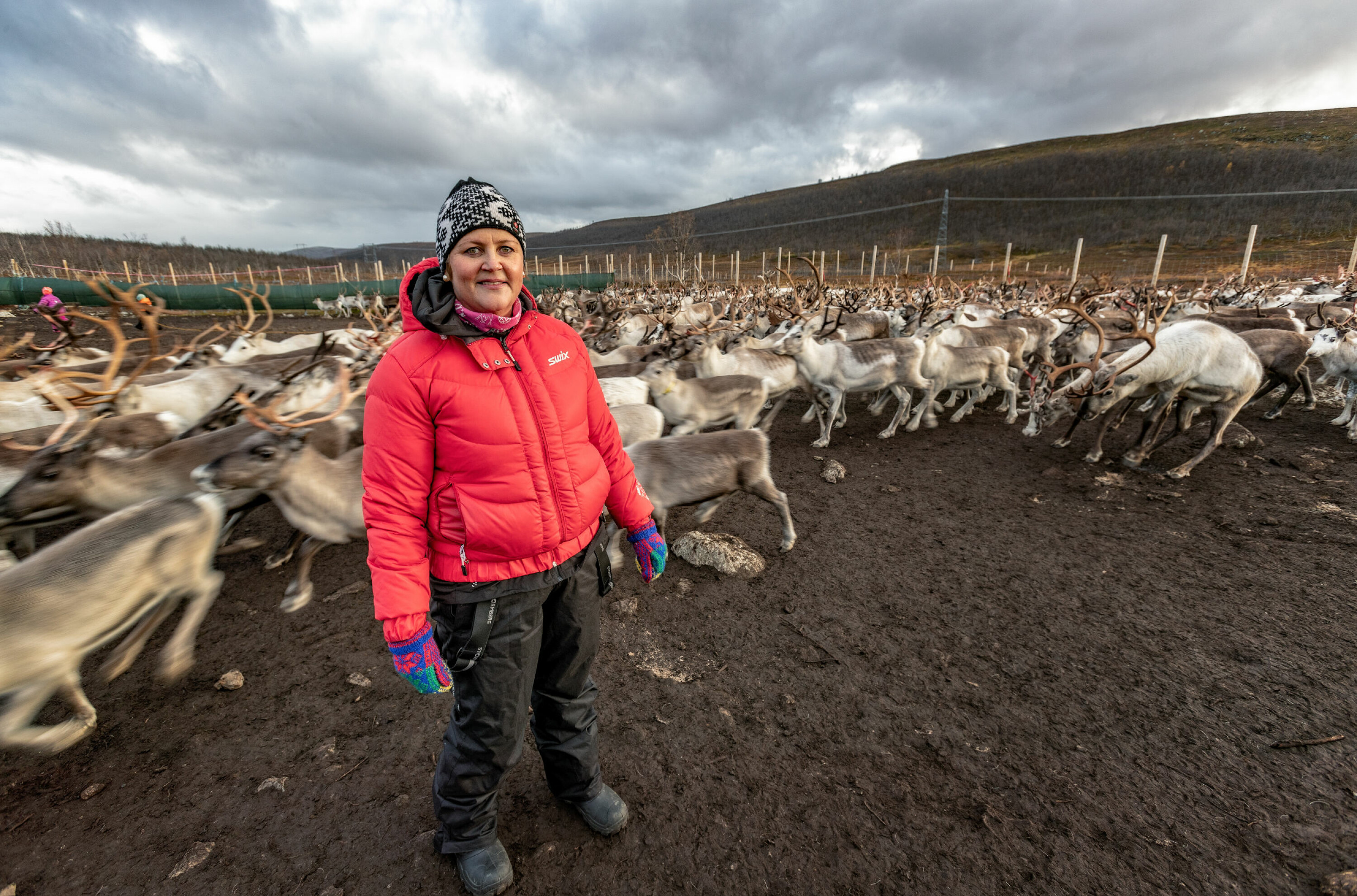 Monika Skum er styrer i Guovddáš mánáidgárdi, Alta kommunes første samiske barnehage. – Vår barnehage skiller seg fra de norske ved at språket er samisk, og noe av pedagogikken er litt annerledes, sier hun.