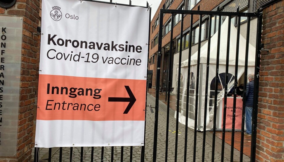 Halvparten av ansatte i skoler og barnehager er å fullvaksinert.