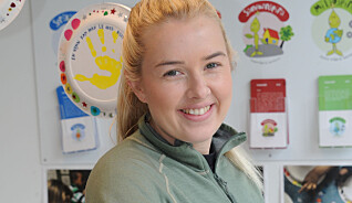 – Flere foreldre forteller at de opplever barna som mindre slitne ved henting etter at vi begynte med yoga, forteller fag- pedagog Charlotte Langaas. Foto: – Flere foreldre forteller at de opplever barna som mindre slitne ved henting etter at vi begynte med yoga, forteller fag- pedagog Charlotte Langaas. Foto: