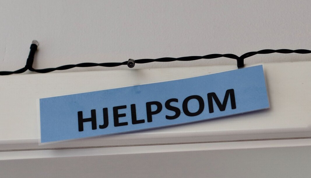 Egenskapsord er laminert og hengt opp i garderoben. Prestasjonsord som snill og flink er byttet ut med egenskapsord som oppmerksom og ryddig. Egenskapsord er laminert og hengt opp i garderoben. Prestasjonsord som snill og flink er byttet ut med egenskapsord som oppmerksom og ryddig.