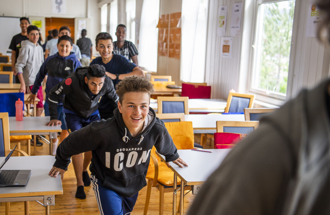 Guttene deles i lag på 16-20 gutter med en voksen lagleder. Laget deles igjen i «buddy-teams» på fire og fire, som skal støtte og hjelpe hverandre på campen. Guttene deles i lag på 16-20 gutter med en voksen lagleder. Laget deles igjen i «buddy-teams» på fire og fire, som skal støtte og hjelpe hverandre på campen.