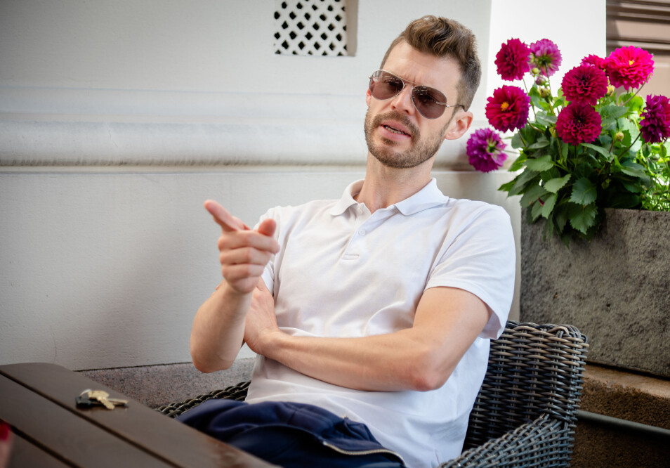 Nytter ikke å slippe reven løs i hønsegården og sette opp skilt, mener Moxnes. Nytter ikke å slippe reven løs i hønsegården og sette opp skilt, mener Moxnes.
