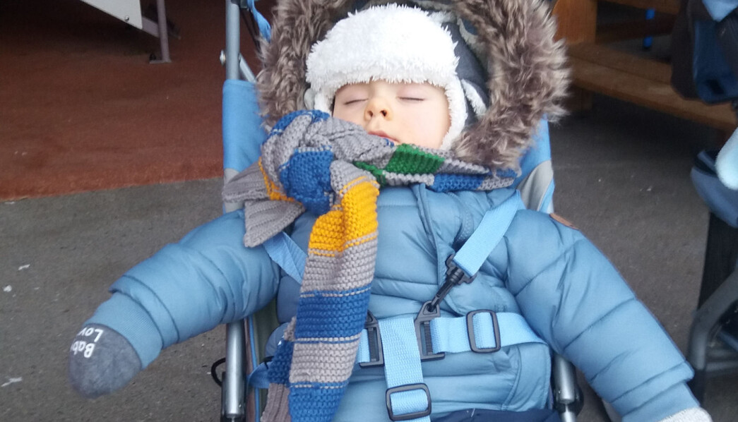 Utesoving er ikke vanlig i Frankrike, men med Torhilds parkdresser skjer det noen ganger. William (1,5) sover godt ute i frisk luft.. Utesoving er ikke vanlig i Frankrike, men med Torhilds parkdresser skjer det noen ganger. William (1,5) sover godt ute i frisk luft..