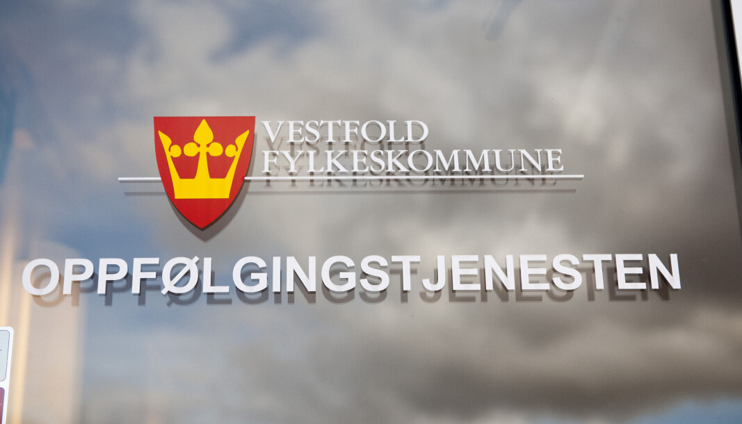 I Vestfold og Telemark finner oppfølgingstjenesten 98 prosent av ungdommene som ikke er i skole eller jobb. Bare 2 prosent av ungdommene har "ukjent status". I Vestfold og Telemark finner oppfølgingstjenesten 98 prosent av ungdommene som ikke er i skole eller jobb. Bare 2 prosent av ungdommene har "ukjent status".