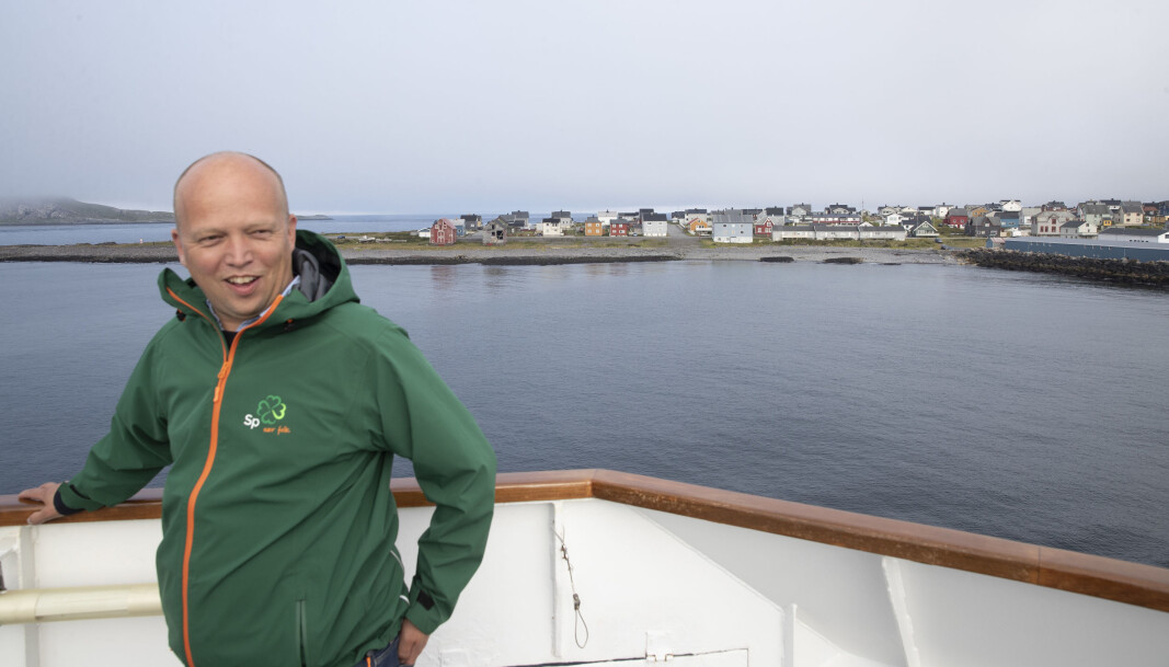 Sp-leder Trygve Slagsvold Vedum reiser med Hurtigruta i Nord-Norge. På sin tur i land på Nesna lovte han å gjenreise studietilbudet der. Bildet er fra utenfor Vardø. Sp-leder Trygve Slagsvold Vedum reiser med Hurtigruta i Nord-Norge. På sin tur i land på Nesna lovte han å gjenreise studietilbudet der. Bildet er fra utenfor Vardø.