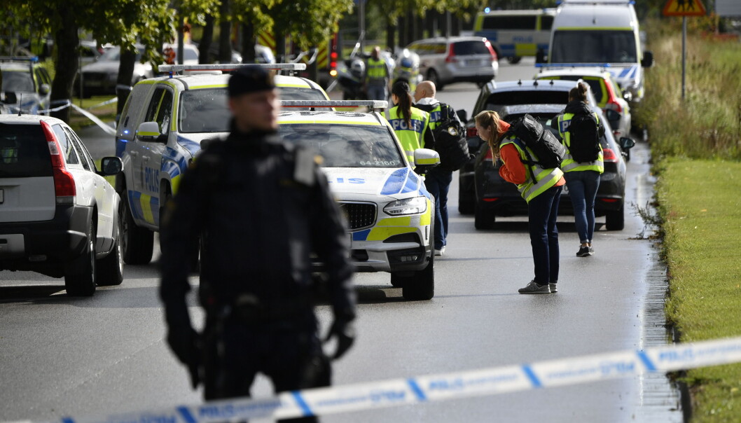 En lærer på en skole i Eslöv i Skåne ble knivstukket av en elev. En lærer på en skole i Eslöv i Skåne ble knivstukket av en elev.