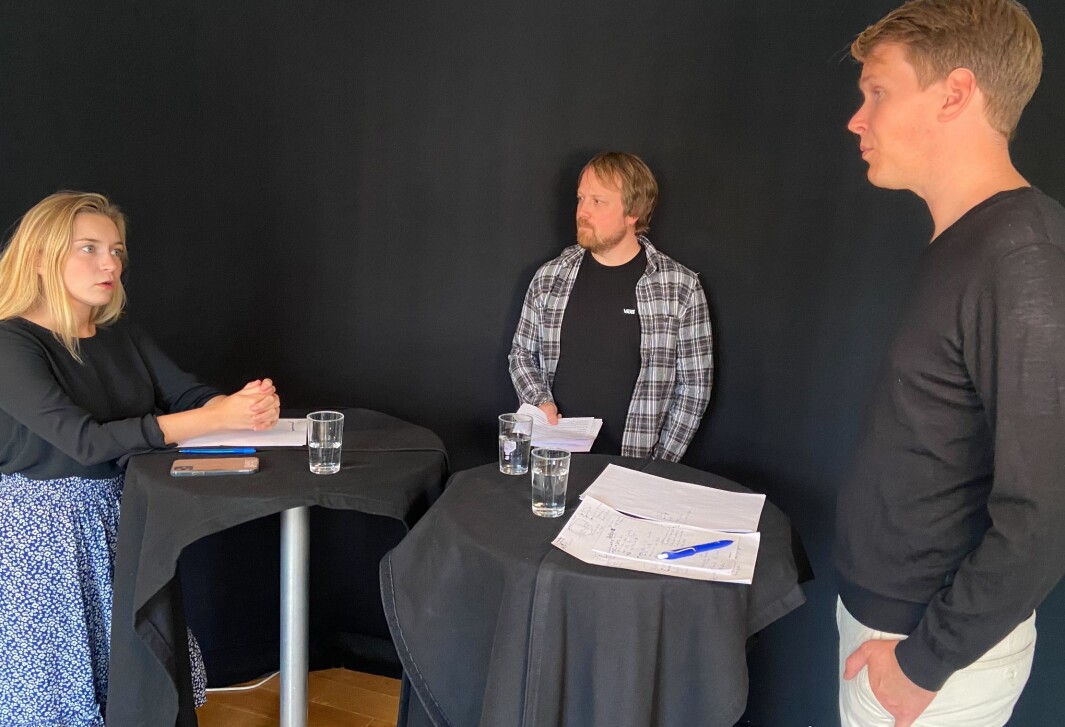 Det ble temperatur i studio da Torstein Tvedt Solberg (Ap) og Mathilde Tybring-Gjedde (H) møttes til valgduell hos Utdanningsnytt. Journalist Jørgen Jelstad (midten) ledet duellen. Det ble temperatur i studio da Torstein Tvedt Solberg (Ap) og Mathilde Tybring-Gjedde (H) møttes til valgduell hos Utdanningsnytt. Journalist Jørgen Jelstad (midten) ledet duellen.