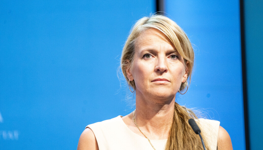 Avdelingsdirektør i Folkehelseinstituttet Line Vold på onsdagens pressekonferanse om koronasituasjonen sammen med helseminister Bent Høie og helsedirektør Bjørn Guldvog. Avdelingsdirektør i Folkehelseinstituttet Line Vold på onsdagens pressekonferanse om koronasituasjonen sammen med helseminister Bent Høie og helsedirektør Bjørn Guldvog.
