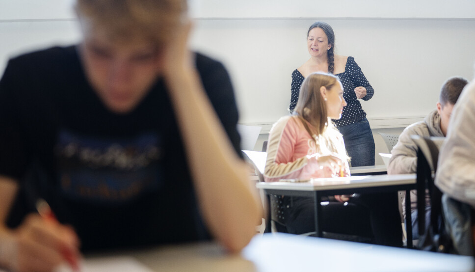 Lærer Anita Grøtte Edland har fått ansvar for dobbelt så mange elever som kontaktlærer grunnet budsjettkutt.