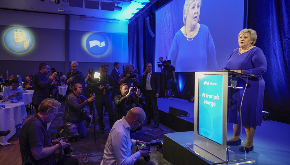 Høyre-leder Erna Solberg gratulerte Jonas Gahr Støre med seieren mandag kveld. Høyre-leder Erna Solberg gratulerte Jonas Gahr Støre med seieren mandag kveld.