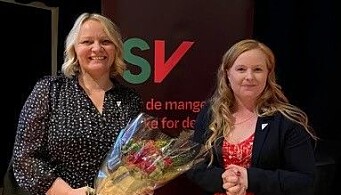 Mona Fagerås (t.v.) fikk utjevningsmandatet i Nordland og ble gratulert av leder i Nordland SV, Åshild Pettersen. Mona Fagerås (t.v.) fikk utjevningsmandatet i Nordland og ble gratulert av leder i Nordland SV, Åshild Pettersen.