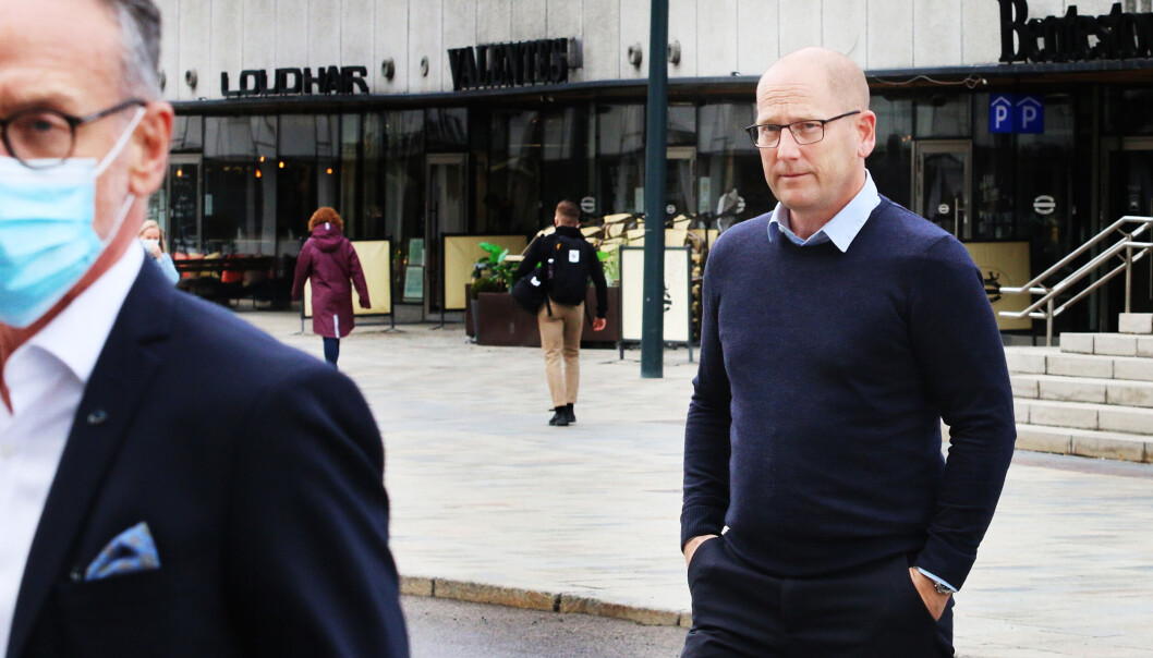 KS-direktør Tor Arne Gangsø og leder i Utdanningsforbundet, Steffen Handal, er enige om ny overtidsavtale. Her er de to ved lønnsforhandlingene våren 2021. KS-direktør Tor Arne Gangsø og leder i Utdanningsforbundet, Steffen Handal, er enige om ny overtidsavtale. Her er de to ved lønnsforhandlingene våren 2021.