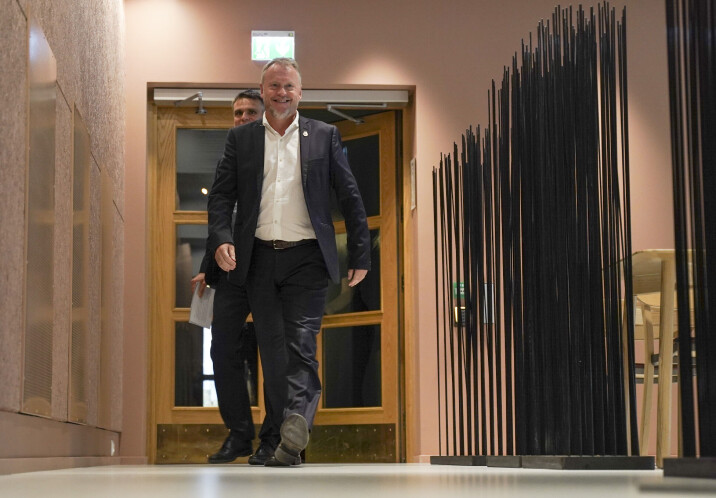 Byrådsleder Raymond Johansen (Ap) og finansbyråd Einar Willhelmsen (MDG) ankommer pressekonferansen for å legge frem sitt forslag til budsjett for 2022.