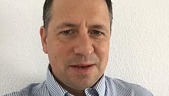 – Det kan hende du må la noen gode arbeidstakere passere, for å ta sjansen på en mannlig søker, sier styreleder Kjetil Tuvin Hopen i Eventus barnehager, der nesten halvparten av de ansatte er menn – Det kan hende du må la noen gode arbeidstakere passere, for å ta sjansen på en mannlig søker, sier styreleder Kjetil Tuvin Hopen i Eventus barnehager, der nesten halvparten av de ansatte er menn