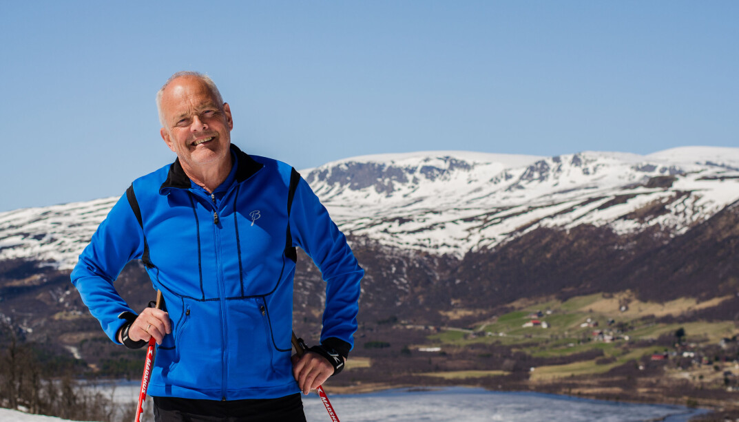 Når dosent emeritus Svein Ole Sataøen ved Høgskulen på Vestlandet ikke er fordypet i rapporter og stortingsmeldinger, elsker han å være på fjelltur eller gå på ski. – Den eneste sporten jeg ikke ser på tv, er snooker og rytmisk sportsgymnastikk, smiler den sportsinteresserte pensjonisten. Når dosent emeritus Svein Ole Sataøen ved Høgskulen på Vestlandet ikke er fordypet i rapporter og stortingsmeldinger, elsker han å være på fjelltur eller gå på ski. – Den eneste sporten jeg ikke ser på tv, er snooker og rytmisk sportsgymnastikk, smiler den sportsinteresserte pensjonisten.